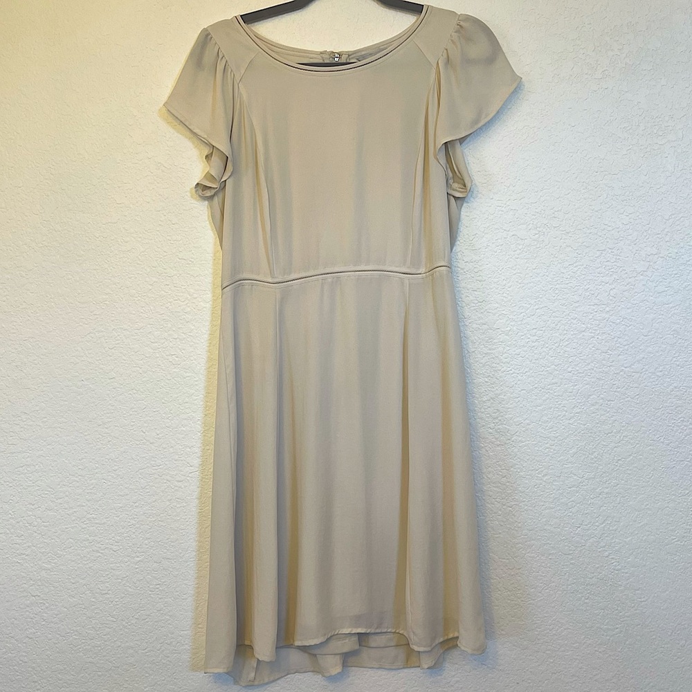 Woman’s cream H&M midi dress